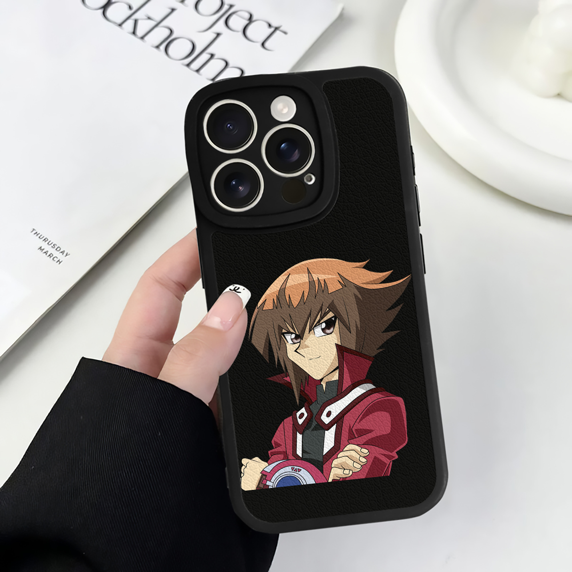 （画像用） 遊☆戯☆王 Yu-Gi-Oh! 【iPhone 16シリーズ対応】シリコンスマホケース（レザー調） 材質：シリコン